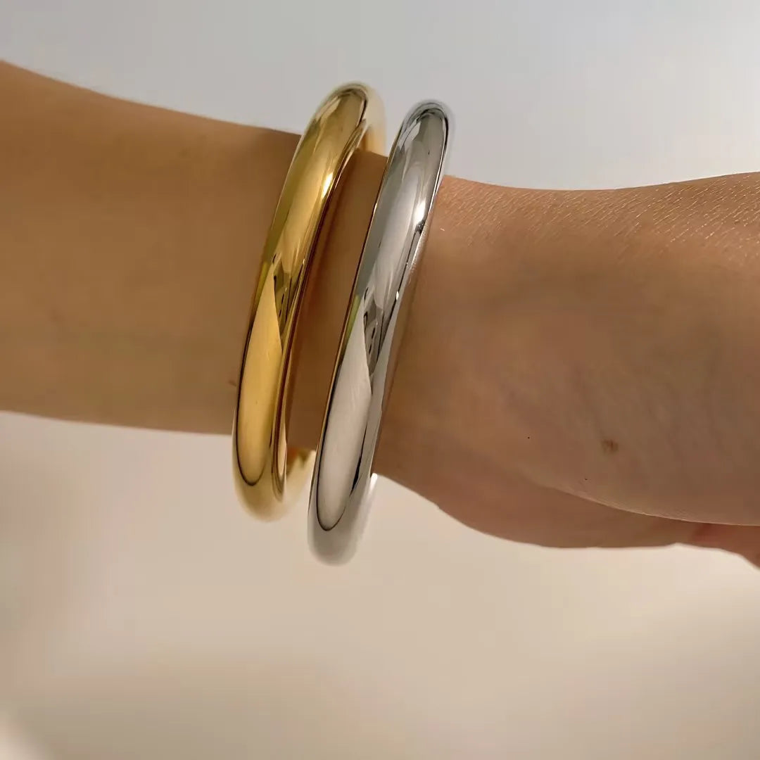 The Voss — 18k Gold Cuff Bangle