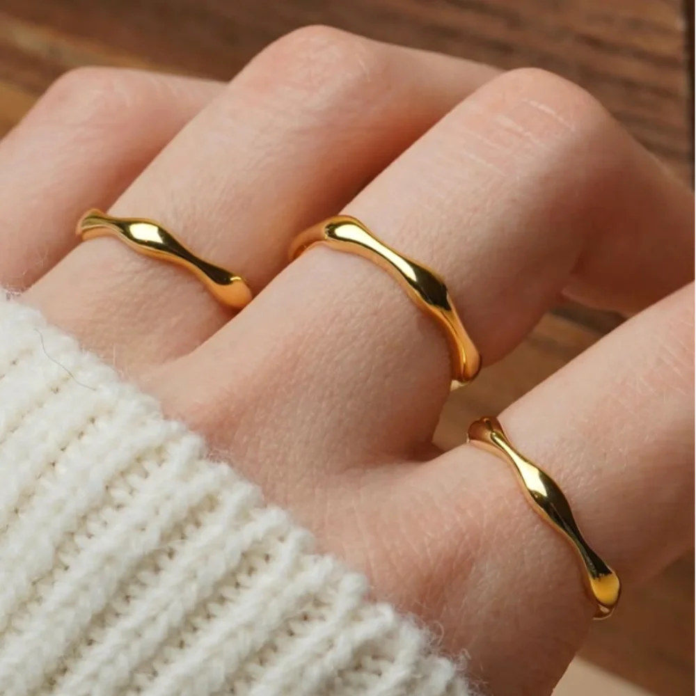 The Ripple — 18k Gold Stacking Ring