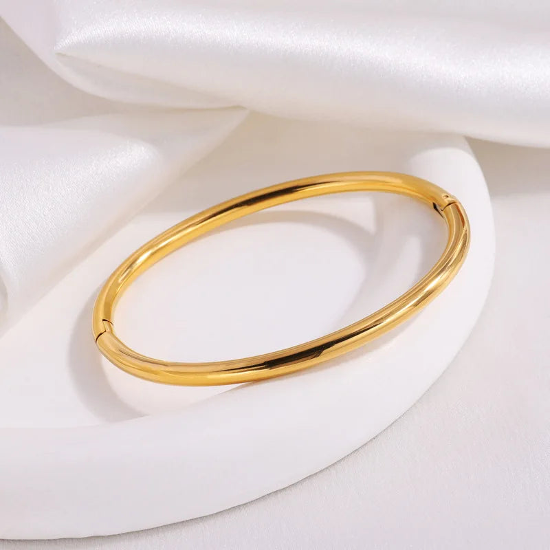 The Voss — 18k Gold Cuff Bangle