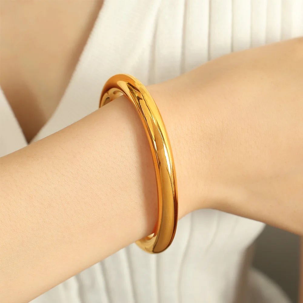 The Voss — 18k Gold Cuff Bangle
