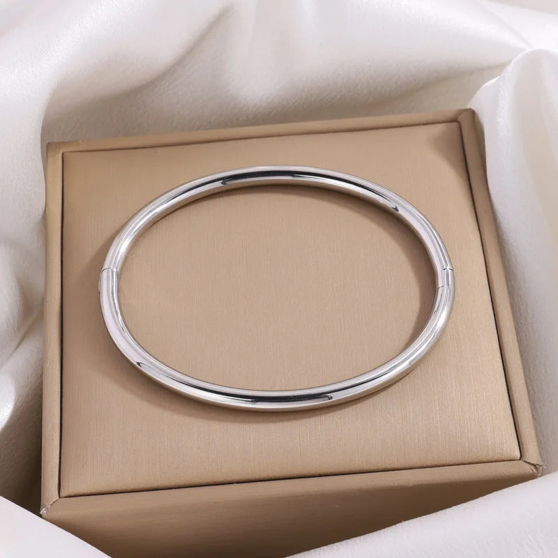 The Voss — 18k Gold Cuff Bangle
