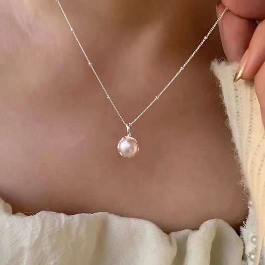 The Luna — Pearl Pendant Necklace