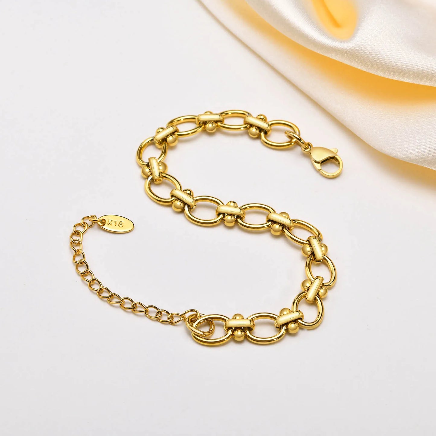 The Bry — 18k Gold Oval Link Bracelet